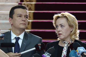 Sorin Grindeanu şi Carmen Dan (Sursa foto: captură Youtube) Sorin Grindeanu şi Carmen Dan (Sursa foto: captură Youtube)