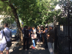 Protest spontan în faţa DNA Protest spontan în faţa DNA