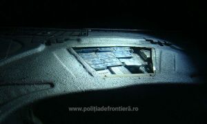 Contrabandă cu ţigări (Sursa foto: Poliţia de Frontieră) Contrabandă cu ţigări (Sursa foto: Poliţia de Frontieră)