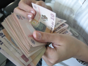 Fondurile de pensii administrate privat aveau active nete de aproape 8 miliarde de euro, în creºtere cu 30% Fondurile de pensii administrate privat aveau active nete de aproape 8 miliarde de euro, în creºtere cu 30%
