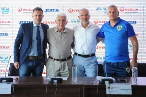 Noi candidaþi la ºefia BVB: Paul Prodan ºi Andre Cappon Noi candidaþi la ºefia BVB: Paul Prodan ºi Andre Cappon