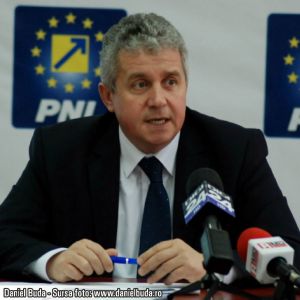Noi candidaþi la ºefia BVB: Paul Prodan ºi Andre Cappon Noi candidaþi la ºefia BVB: Paul Prodan ºi Andre Cappon