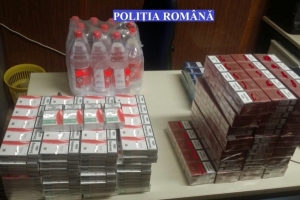 Ţigări şi alcool confiscate (Sursa foto: Poliţia Română) Ţigări şi alcool confiscate (Sursa foto: Poliţia Română)