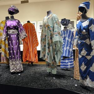 O firmă care produce ţesături pentru îmbrăcămintea tradiţională africană vrea să deschidă o nouă fabrică în Codlea O firmă care produce ţesături pentru îmbrăcămintea tradiţională africană vrea să deschidă o nouă fabrică în Codlea