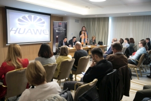 Huawei Technologies anunţă că menţine ferm angajamentul faţă de sistemul educaţional din România Huawei Technologies anunţă că menţine ferm angajamentul faţă de sistemul educaţional din România