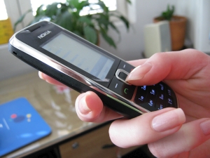 Sistemul "RO-ALERT" va transmite mesaje de avertizare în timp real, prin telefonul mobil Sistemul "RO-ALERT" va transmite mesaje de avertizare în timp real, prin telefonul mobil