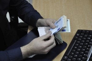 FMI: Nouă bănci majore, posibil să aibă probleme cu profitabilitatea FMI: Nouă bănci majore, posibil să aibă probleme cu profitabilitatea