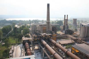 "Alum" anunţă că şi-a redus emisiile de dioxid de carbon cu 56% în zece ani "Alum" anunţă că şi-a redus emisiile de dioxid de carbon cu 56% în zece ani