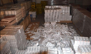 Ţigări de contrabandă descoperite în judeţul Vrancea (Sursa foto: Poliţia de Frontieră) Ţigări de contrabandă descoperite în judeţul Vrancea (Sursa foto: Poliţia de Frontieră)