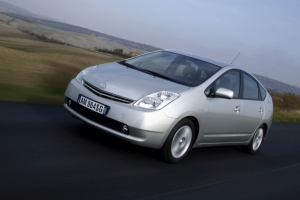 "Toyota" lucrează la o baterie care să "schimbe regulile jocului" pe piaţa automobilelor electrice "Toyota" lucrează la o baterie care să "schimbe regulile jocului" pe piaţa automobilelor electrice