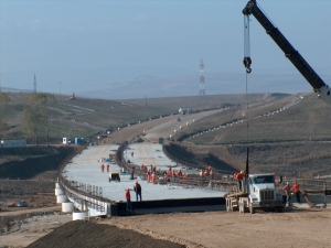 Guvernul vrea să împrumute de 35 milioane euro pentru construcţia autostrăzii Ploieşti-Braşov Guvernul vrea să împrumute de 35 milioane euro pentru construcţia autostrăzii Ploieşti-Braşov