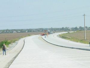 Peste 76 milioane de euro vor fi investite în lucrările la drumul naţional E79 Peste 76 milioane de euro vor fi investite în lucrările la drumul naţional E79