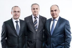 De la stânga la dreapta, Adrian Mihai, Felix Pătrăşcanu şi Neculai Mihai. De la stânga la dreapta, Adrian Mihai, Felix Pătrăşcanu şi Neculai Mihai.