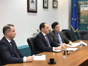 Delegaţia Fondului Proprietatea, condusă de Johan Meyer, co-manager de portofoliu în România. Delegaţia Fondului Proprietatea, condusă de Johan Meyer, co-manager de portofoliu în România.