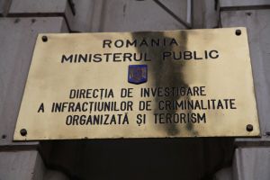 Fiul şi ginerele medicului Mihai Lucan audiaţi la DIICOT Fiul şi ginerele medicului Mihai Lucan audiaţi la DIICOT