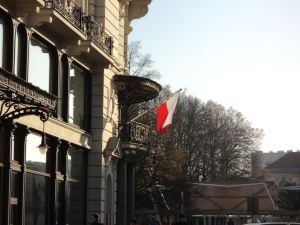 Preşedintele Comisiei Europene respinge tăierea de fonduri europene pentru Polonia Preşedintele Comisiei Europene respinge tăierea de fonduri europene pentru Polonia