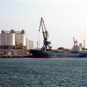 "Bâlbâiala Guvernului privind preluarea Daewoo Mangalia sporeşte tensiunea în companie" "Bâlbâiala Guvernului privind preluarea Daewoo Mangalia sporeşte tensiunea în companie"