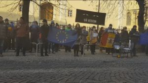 Flashmob, în faţa sediului PSD Sibiu, la exact o lună de la debutul protestului mut Flashmob, în faţa sediului PSD Sibiu, la exact o lună de la debutul protestului mut