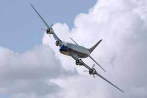 Cei mai mulţi vizitatori ajung în ţara noastră pe calea aerului Cei mai mulţi vizitatori ajung în ţara noastră pe calea aerului