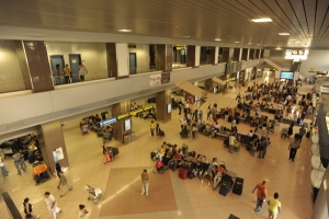 Memento Bus a lansat serviciul "ShuttleBus" de pe Aeroportul Otopeni către hoteluri din Bucureşti Memento Bus a lansat serviciul "ShuttleBus" de pe Aeroportul Otopeni către hoteluri din Bucureşti