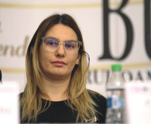 Cristina Ienciu: "Cred că avem nevoie de o economie sănătoasă, cred că avem nevoie să participăm cu toţii, într-un mod activ, la redresarea economiei noastre". Cristina Ienciu: "Cred că avem nevoie de o economie sănătoasă, cred că avem nevoie să participăm cu toţii, într-un mod activ, la redresarea economiei noastre".
