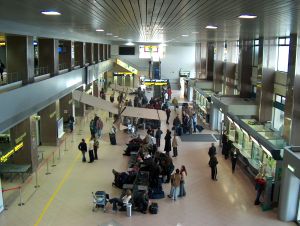 Studiul de fezabilitate pentru modernizarea liniei ferate dintre Bucureşti şi aeroport, scos la licitaţie Studiul de fezabilitate pentru modernizarea liniei ferate dintre Bucureşti şi aeroport, scos la licitaţie