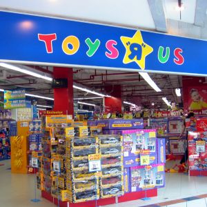 Reuters: Toys "R" Us se pregăteşte de lichidare Reuters: Toys "R" Us se pregăteşte de lichidare