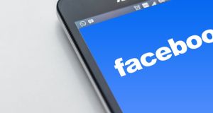Acţiunile Facebook continuă să scadă după anunţarea unei investigaţii din partea autorităţii de protecţie a consumatorilor Acţiunile Facebook continuă să scadă după anunţarea unei investigaţii din partea autorităţii de protecţie a consumatorilor