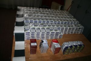 Peste 7.000 de pachete de ţigări confiscate şi 5 maşini indisponibilizate, în urma a 8 percheziţii în Constanţa Peste 7.000 de pachete de ţigări confiscate şi 5 maşini indisponibilizate, în urma a 8 percheziţii în Constanţa