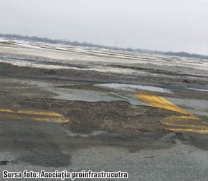 "Pistele aeroportului Henri Coandă - cârpite de nenumărate ori cu straturi subţiri de asfalt" "Pistele aeroportului Henri Coandă - cârpite de nenumărate ori cu straturi subţiri de asfalt"