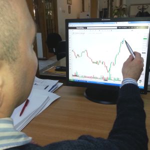 "Principala provocare pentru piaþa de capital este datã de factorul politic" "Principala provocare pentru piaþa de capital este datã de factorul politic"
