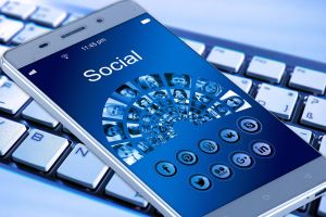 UE exercită presiuni asupra reţelelor de socializare UE exercită presiuni asupra reţelelor de socializare