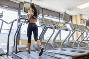 Antrenamentul HIIT pe banda de alergat este ideal pentru slăbit! Antrenamentul HIIT pe banda de alergat este ideal pentru slăbit!