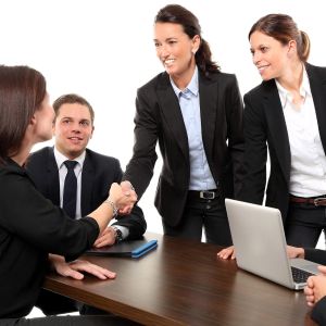Un singur pas până la politizarea administraţiei Un singur pas până la politizarea administraţiei