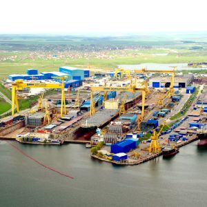 Angajaþii ªantierului Naval Mangalia, din nou în stradã Angajaþii ªantierului Naval Mangalia, din nou în stradã