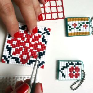 Motive tradiţionale româneşti, în activităţile de relaxare Motive tradiţionale româneşti, în activităţile de relaxare