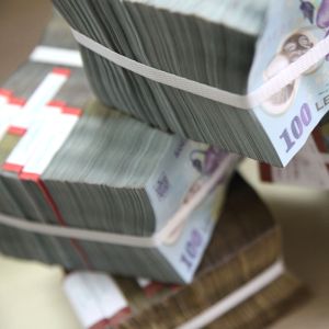 "Ţinta de deficit bugetar - în pericol" "Ţinta de deficit bugetar - în pericol"