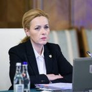 Carmen Dan, gafă în videoconferinţa cu prefecţii Carmen Dan, gafă în videoconferinţa cu prefecţii