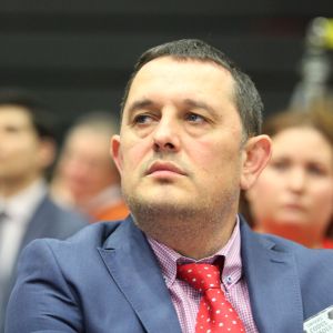 "Trăim într-o lume câinoasă, se va nărui" "Trăim într-o lume câinoasă, se va nărui"