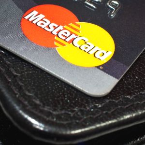 "Mastercard" negociază cu băncile britanice lansarea de carduri de plată biometrice "Mastercard" negociază cu băncile britanice lansarea de carduri de plată biometrice