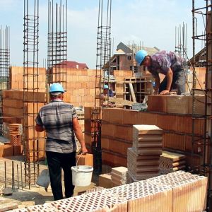 Muncitorii necalificaţi şi agenţii de pază sunt la mare căutare Muncitorii necalificaţi şi agenţii de pază sunt la mare căutare