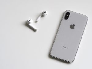 "Apple absoarbe 90% din profitul industriei de smartphone-uri" "Apple absoarbe 90% din profitul industriei de smartphone-uri"