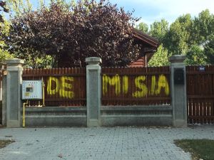Conacul lui Liviu Dragnea din Alexandria, vandalizat Conacul lui Liviu Dragnea din Alexandria, vandalizat
