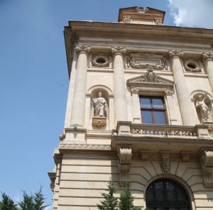 Daniela Gabor: "BNR a încercat sã tempereze creditarea prin creºterea rezervelor minime obligatorii pentru pasivele în valutã, dar succesul a fost limitat". Daniela Gabor: "BNR a încercat sã tempereze creditarea prin creºterea rezervelor minime obligatorii pentru pasivele în valutã, dar succesul a fost limitat".
