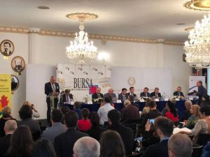 LÁSZLÓ BORBÉLY, CONSILIER DE STAT: "Ar trebui sã ne ocupãm mai serios de conceptul de dezvoltare durabilã" LÁSZLÓ BORBÉLY, CONSILIER DE STAT: "Ar trebui sã ne ocupãm mai serios de conceptul de dezvoltare durabilã"