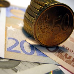 BCE reduce plafonul fondurilor de urgenţă pentru băncile greceşti BCE reduce plafonul fondurilor de urgenţă pentru băncile greceşti