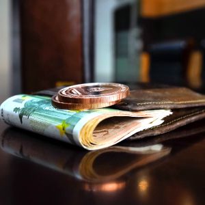 "Companiile din Bucureşti plătesc, lunar, 175-500 euro/angajat pentru ocuparea spaţiilor" "Companiile din Bucureşti plătesc, lunar, 175-500 euro/angajat pentru ocuparea spaţiilor"