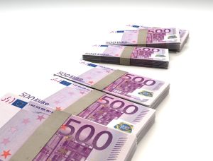 Ministerul Finanþelor a atras 648 milioane de lei de la bãnci Ministerul Finanþelor a atras 648 milioane de lei de la bãnci