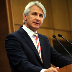 Eugen Teodorovici: "Din ce am văzut eu de la colegi, n-a cerut niciun leu. Asta înseamnă că ceea ce a fost la prima rectificare a fost făcut corect şi nu s-a tăiat nimic din ceea ce era nevoie până la final de an". Eugen Teodorovici: "Din ce am văzut eu de la colegi, n-a cerut niciun leu. Asta înseamnă că ceea ce a fost la prima rectificare a fost făcut corect şi nu s-a tăiat nimic din ceea ce era nevoie până la final de an".