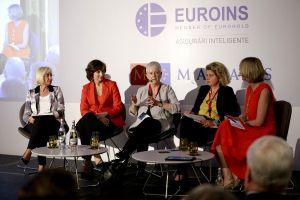Industria asigurărilor, între provocări şi oportunităţi Industria asigurărilor, între provocări şi oportunităţi